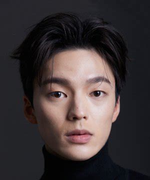 With a unique runway walk, expressions, pose and charisma, she had a great career, working with famous brands as a first-generation Korean model overseas with Hye Park. . Han hyun jun height